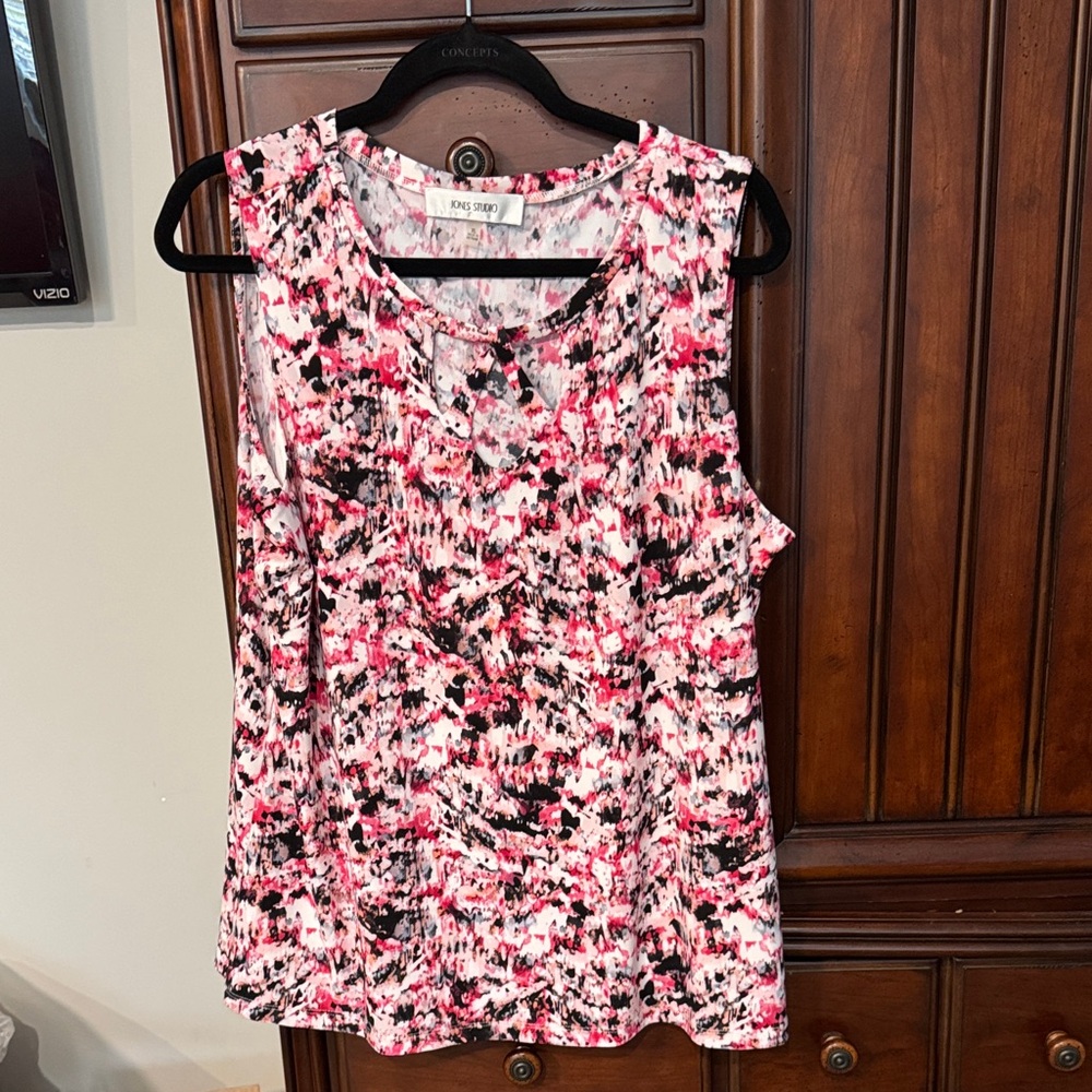 Jones Studio Abstract Pink and Black Tank Top. XL